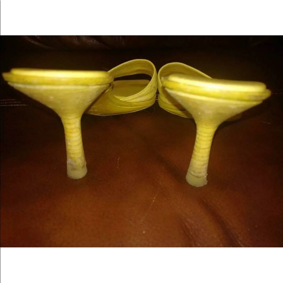 Auth Chanel mules yellow - Picture 2 of 5